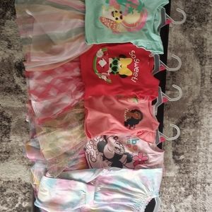NWT 5 outfits, 18 mo 2 piece sets